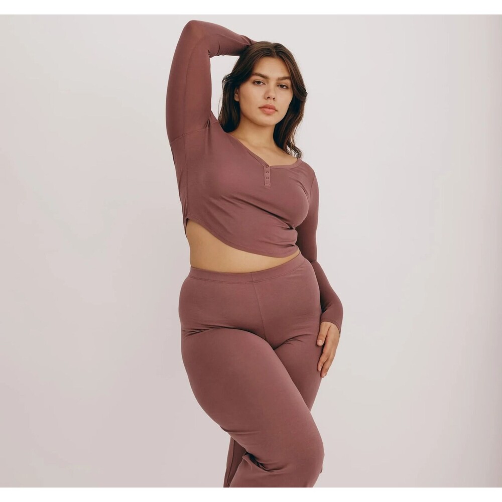 organic basics Henley Long-Sleeve crop Tee - Picture 2 of 7
